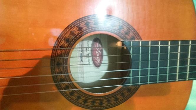 Akusticna gitara