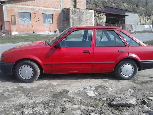 Ford-Escort--88
