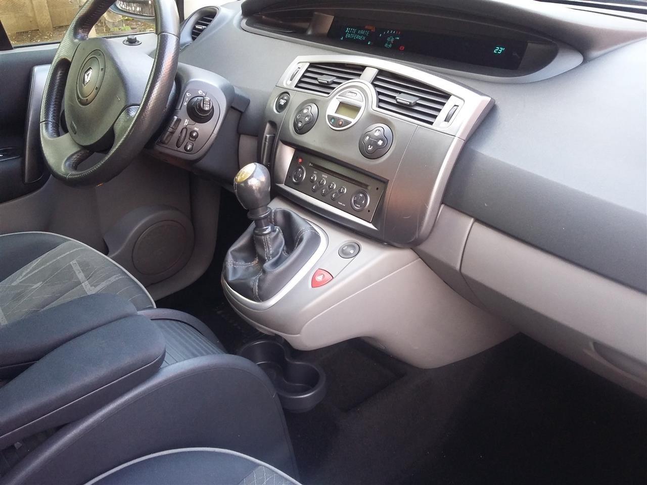 Renault-Scenic--03