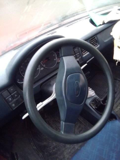 Automobil