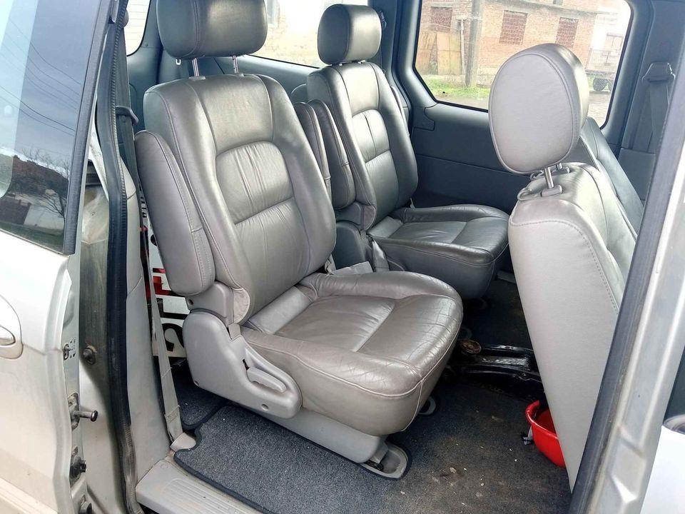 2005-Kia-Carnival-2-9-CRDI