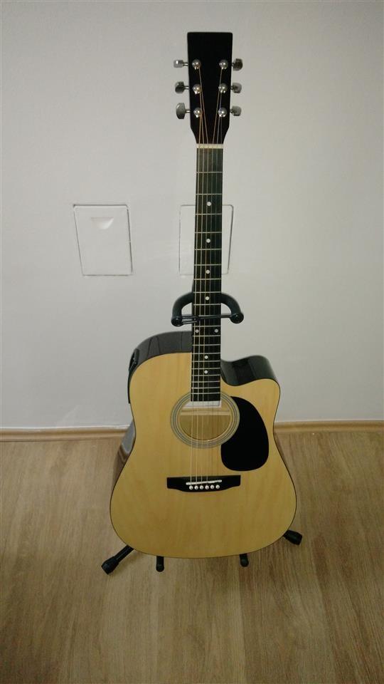 western-ozvucena-gitara