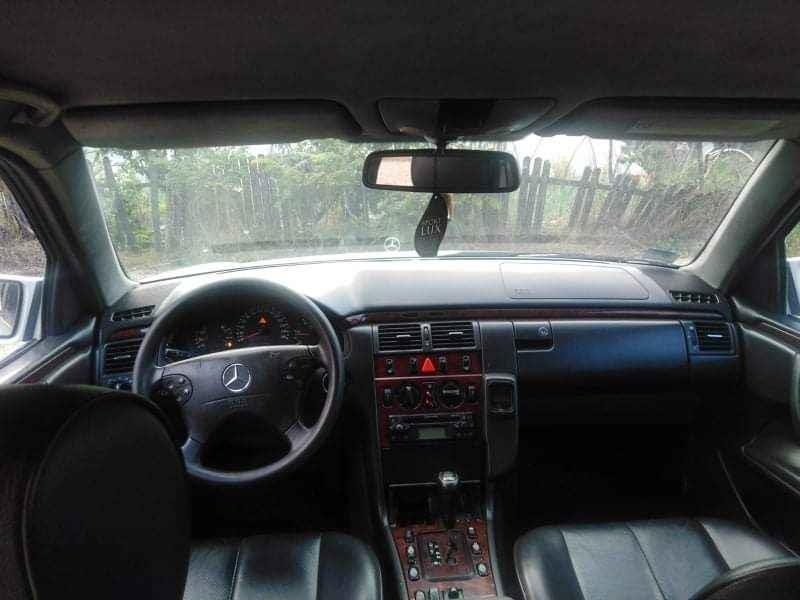 Mercedes-e220-cdi-2001