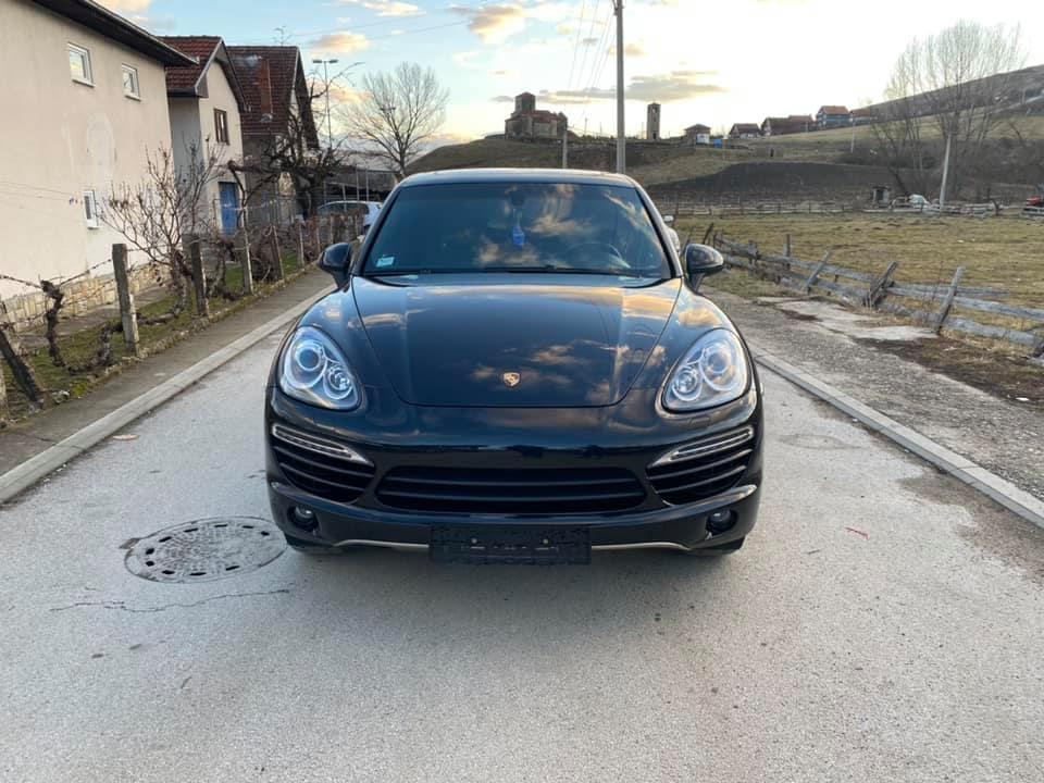 PORSCHE-CAYENNE