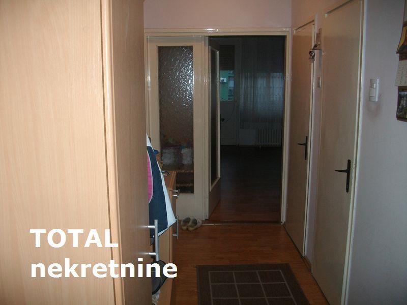 Uknjizen-dvoiposoban-stan-u-blizini-Bulevara