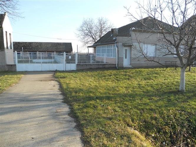 KUCA  U  TOMASEVAC
