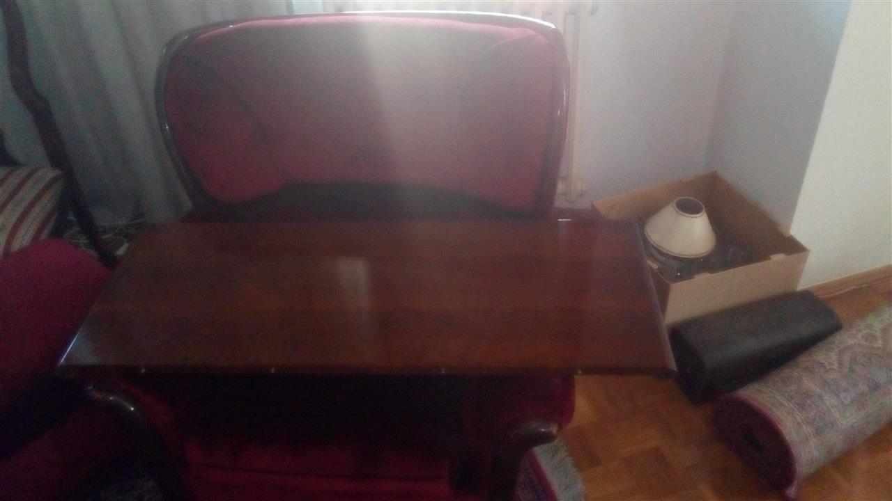 Prodajem-sto-i-stolice