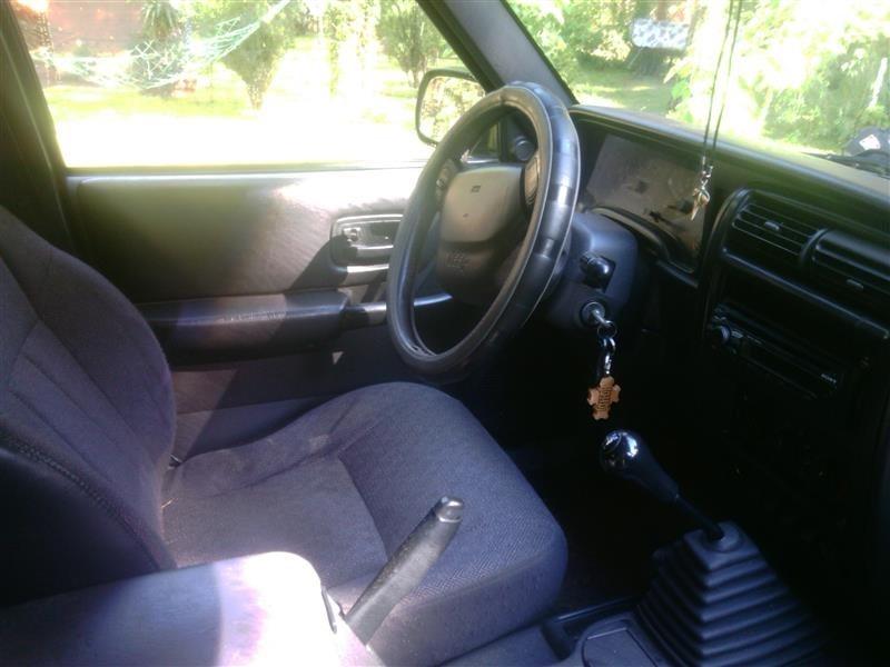 Jeep-Cherokee--00