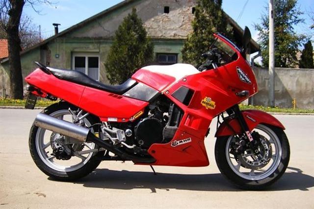 Kawasaki-GPX-750R