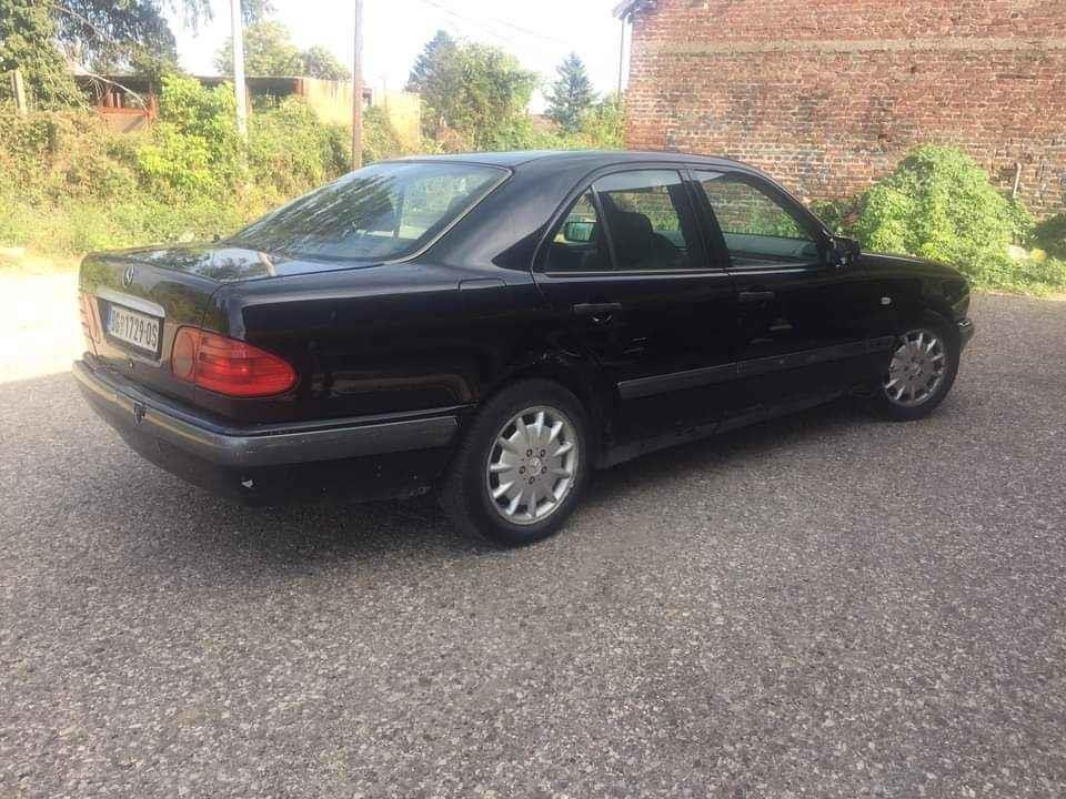 Mercedes-e220
