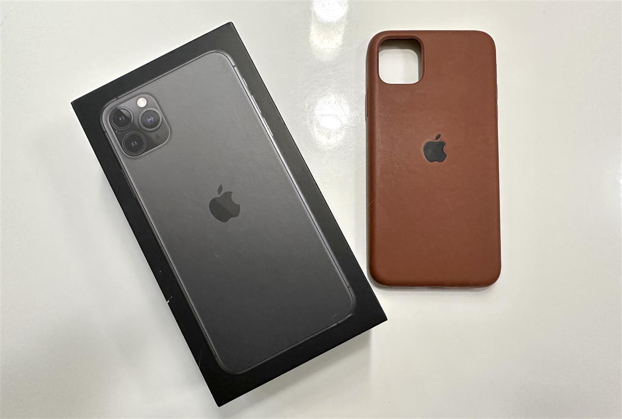 Prodajem-iPhone-11-Pro-Max-256GB