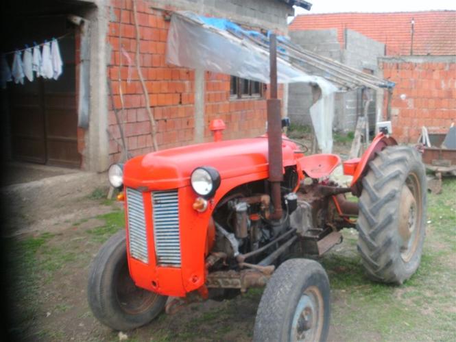Traktor Massey Ferguson 533