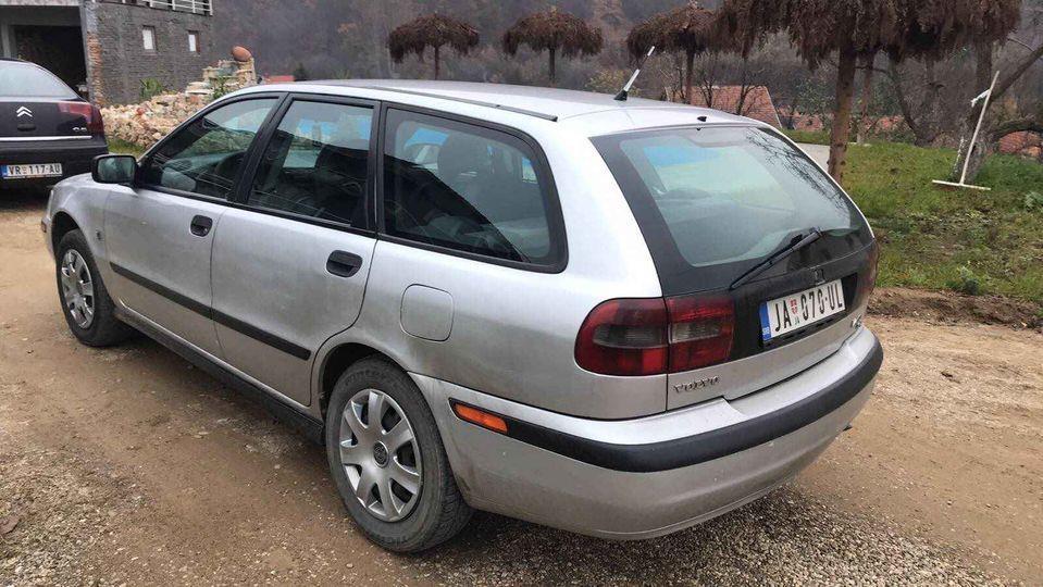 Volvo-v-40