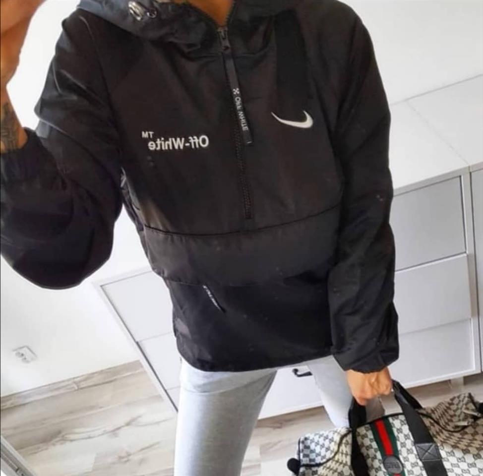 Ženski-Nike-duks-