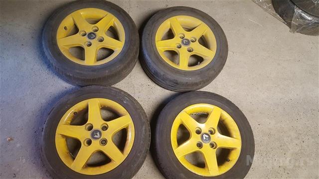 Oglas Alu Felne 14 4x100 Sa Gumama Prodaje Se Kraljevo Vozila Auto Delovi Oprema Gume Felne Alu Felne 14 4x100 Sa Gumama