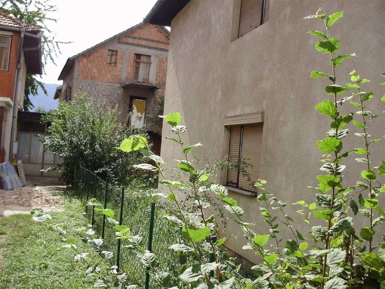 Prodajem-dvije-kuće-u-Sarajevu