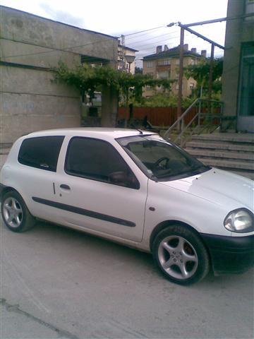Renault-Clio--01