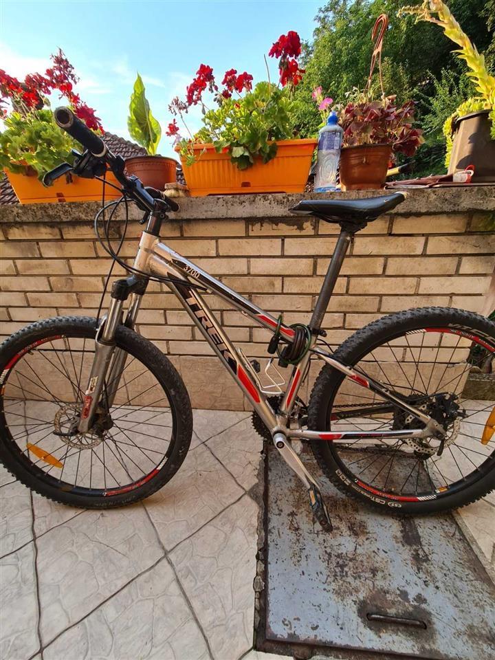 TREK-3700