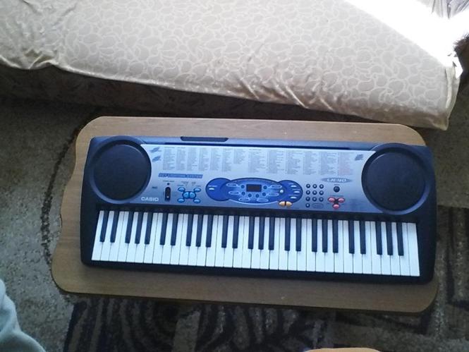 Sintisajzer Casio lk-40