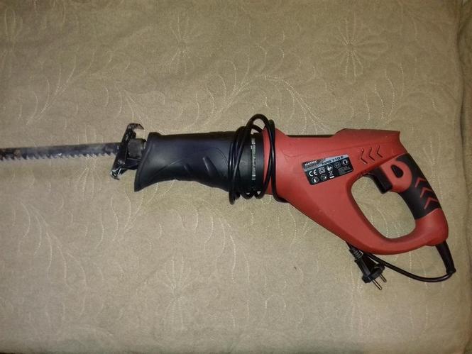 Testera lisičarka 700W 