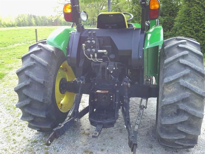 JOHN-DEERE-5225-4X4