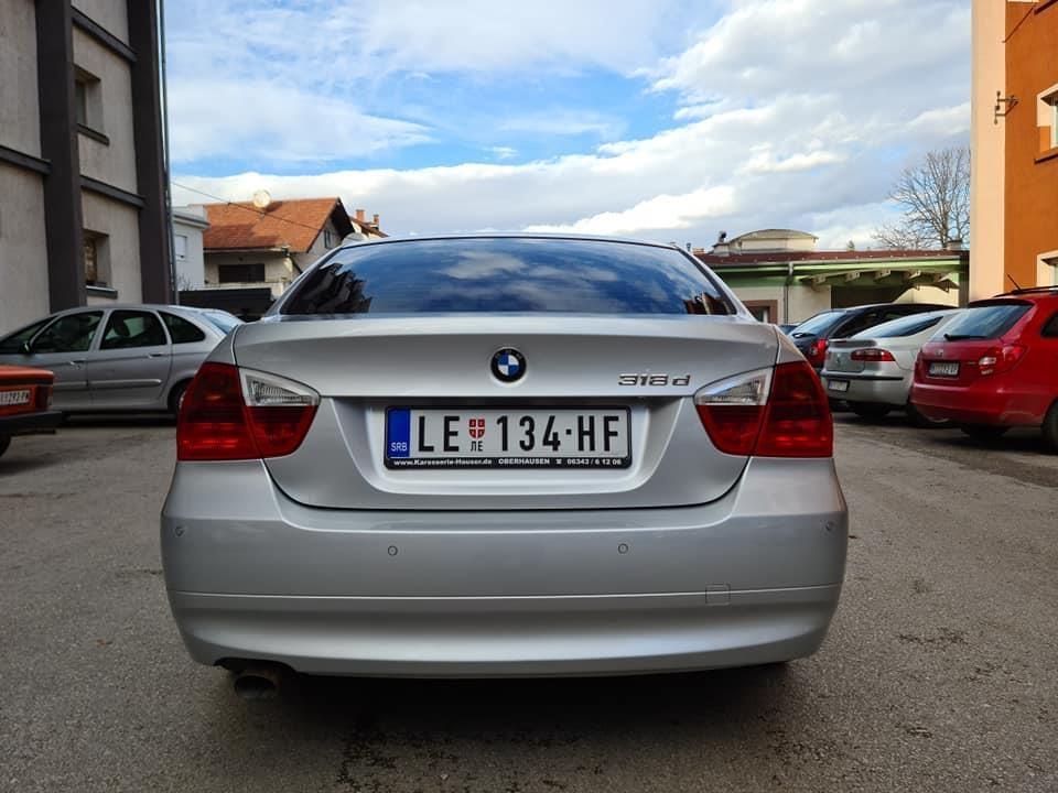 AUTOMOBIL