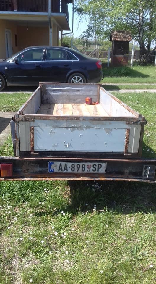 Auto-prikolica