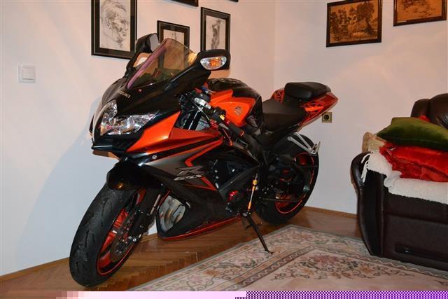 Suzuki GSXR 750 K8