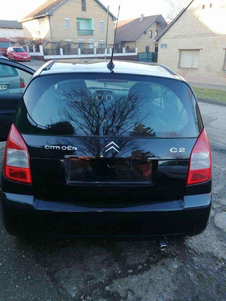 Polo-2004---CITROEN-C2-2006