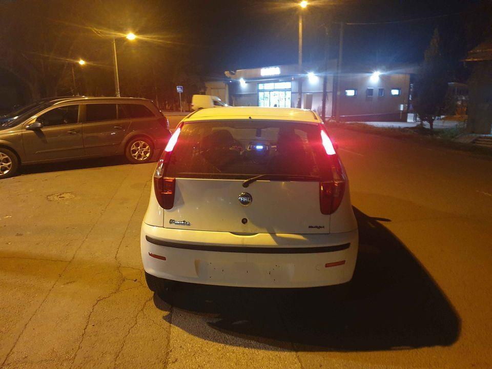 Automobil