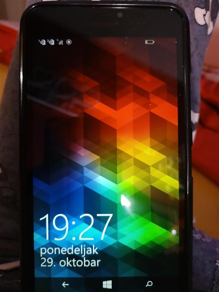 prodajem-Microsoft-lumia640-xl