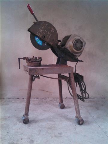 Masina za secenje metala