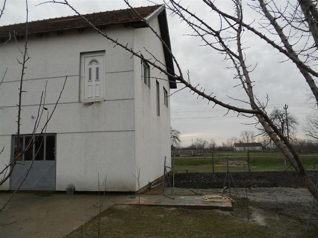 STAMBENO-POSLOVNI--PROSTOR