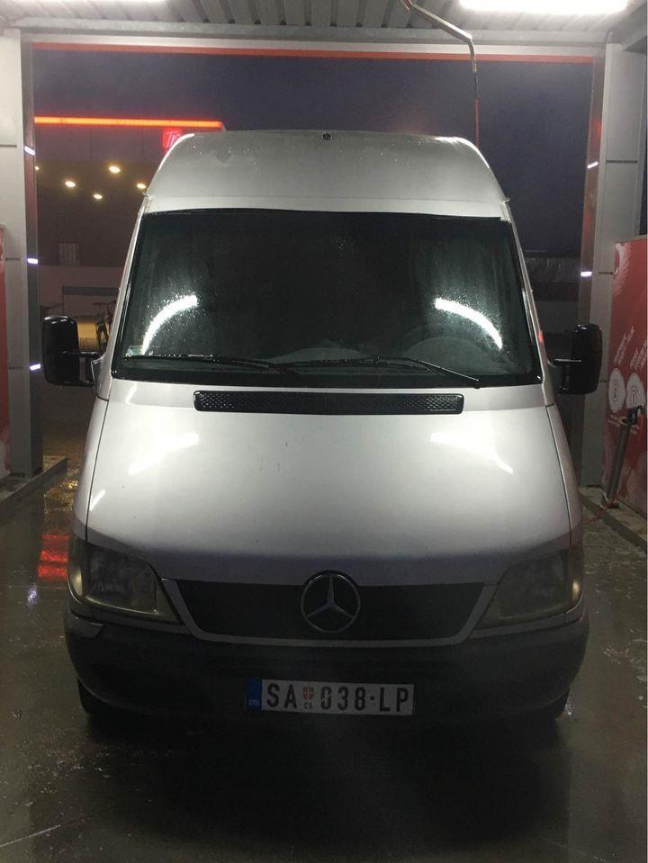 2005-Mercedes--Sprinter