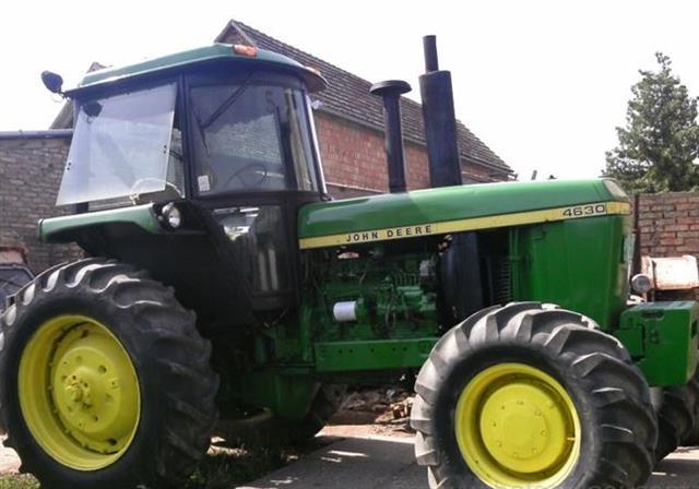 Traktor-Johne-Deere-4630