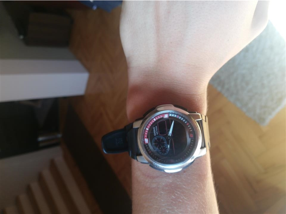 Casio-ručni-digitalni-sat