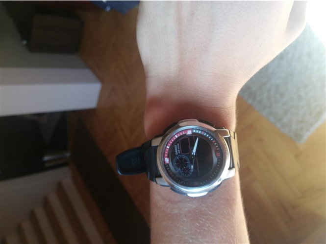 Casio ručni digitalni sat