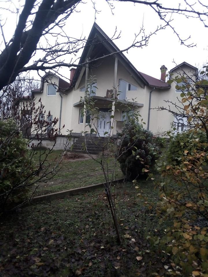 Izdajem-kuću