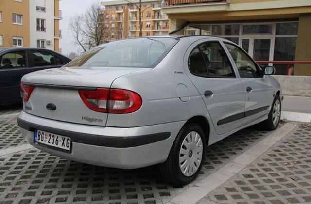 Renault-Megane-1-6--01