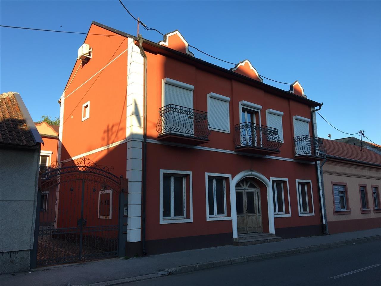 Iznajmljujemo-450m2-u-centru-Panceva