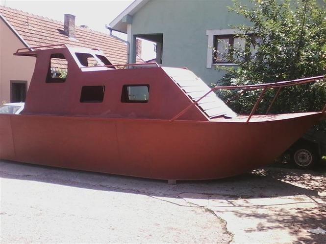 Brod povolno