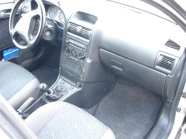 Opel-Astra-1-9D--01