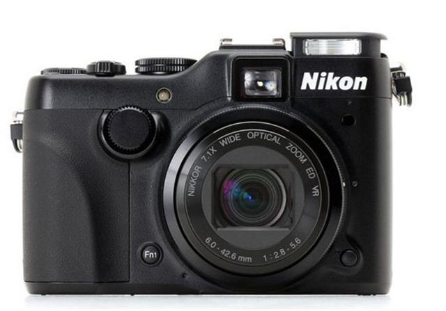 Fotoaparat Nikon P7100