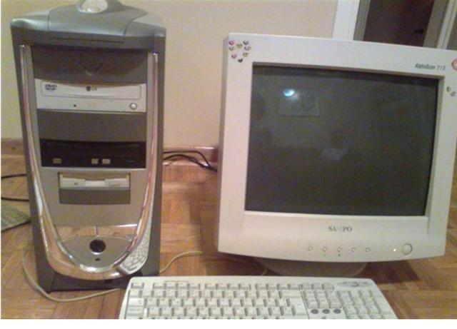 Računar Microsoft XP 512 MB