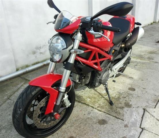 Ducati-Monster-696-2010