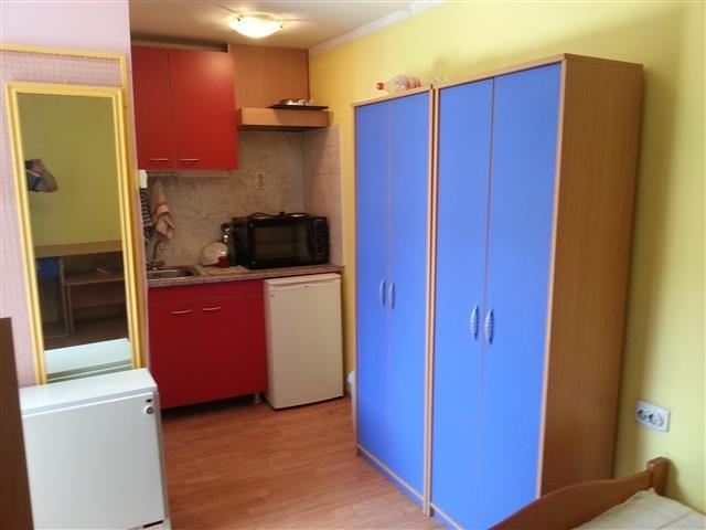Stan-42m2-u-Zemun-grmecka