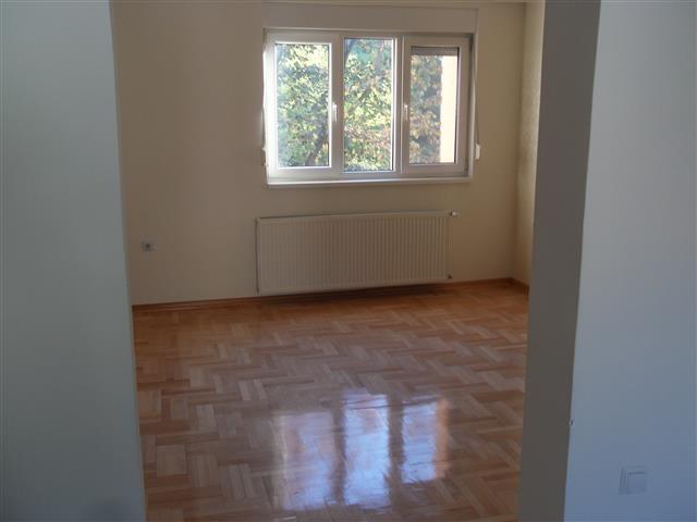 Trosoban-stan-80m2-na-Paliluli