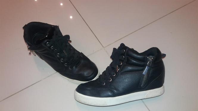 Bershka patike  br40