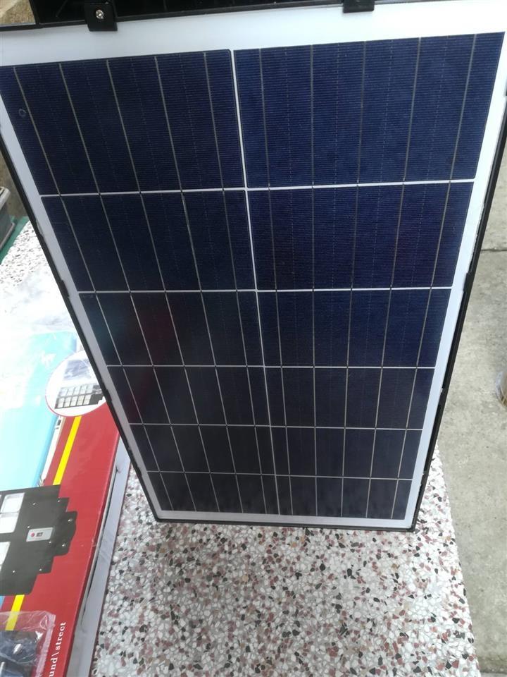 Solarni-led-reflektor-300w