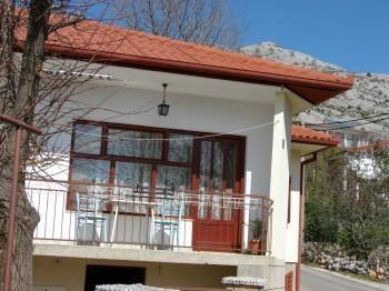 Kuca-od-173m2-u-Starigrad